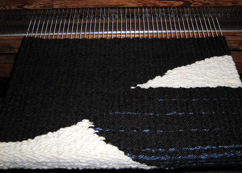 Magpie rug on the loom